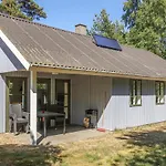 Сasa de vacaciones Lovely In Aakirkeby With Kitchen