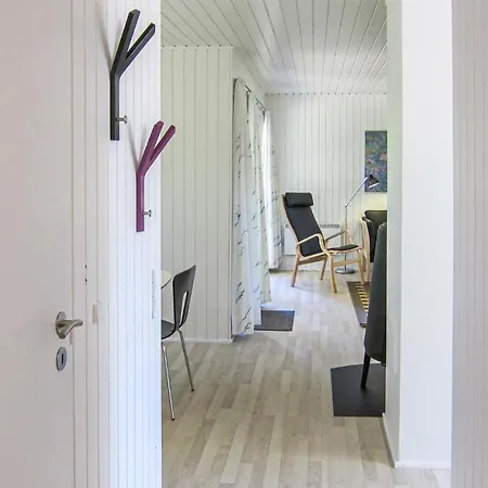펜션 Lovely In Aakirkeby With Kitchen Vester Somarken